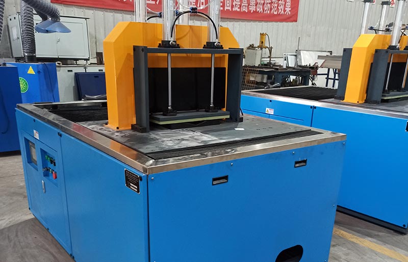 FRP型材自动切割机（以配15吨拉挤机为例）